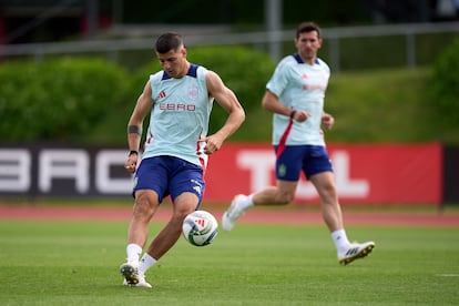Álvaro Morata (izquierda) durante el entrenamiento previo al partido ante Francia.