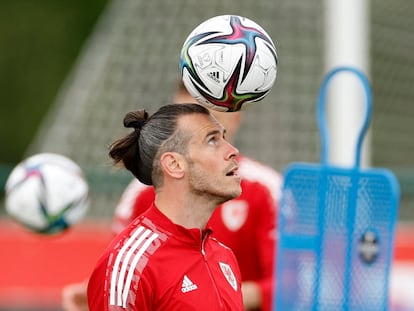 Gareth Bale, este sábado en el entrenamiento con la selección de Gales.