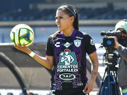 La futbolista mexicana Selene Cortés