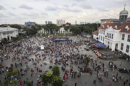 Taman Fatahillah, en Old Batavia, es un lugar popular para pasar el rato.