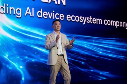 James Li, nuevo director ejecutivo global de la compañía, durante la presentación de Alpha Plan, en el Mobile World Congress de Barcelona, el 2 de marzo de 2025.