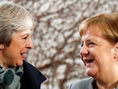 Theresa May  se reúne con Angela Merkel