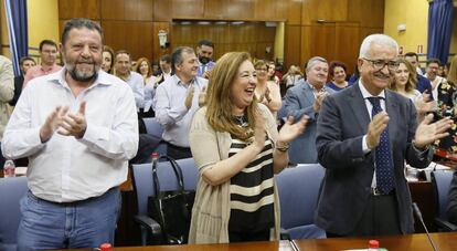 Los diputados del PSOE andaluz reciben a Susana Díaz.