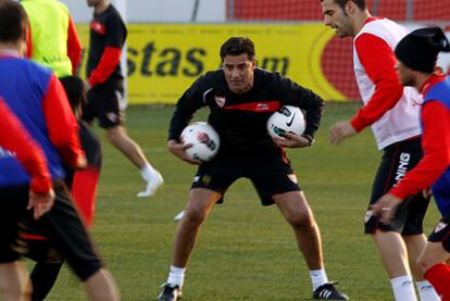Míchel, en su primer entrenamiento con el Sevilla.