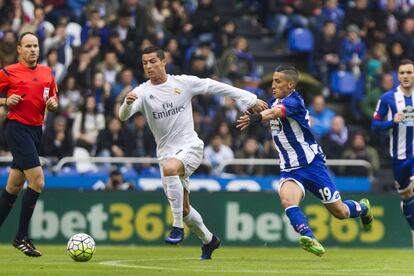 El jugador del Real Madrid Cristiano Ronaldo durante una jugada.