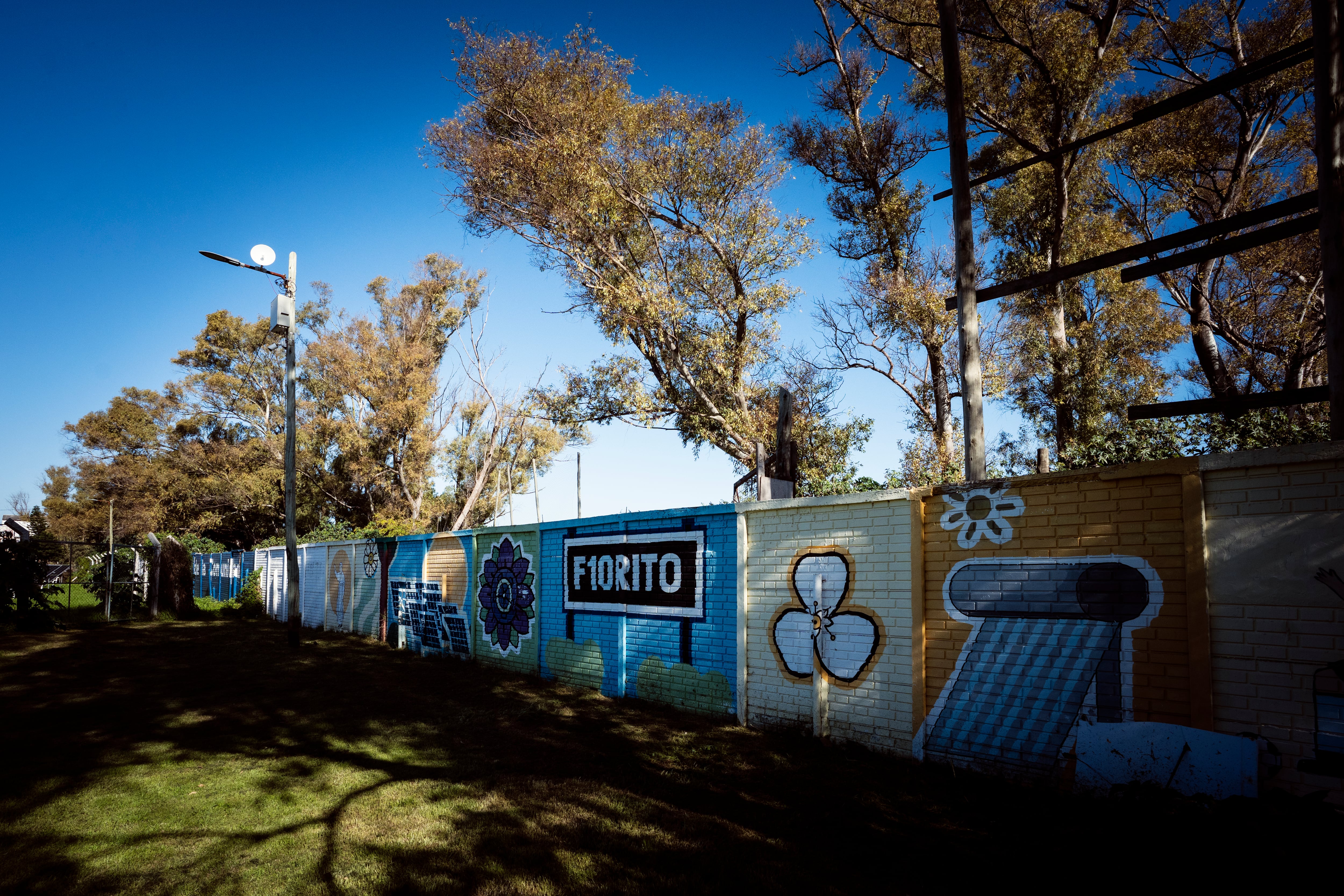 Vista de un mural en el Parque Solar en Villa Fiorito, el 10 de agosto.