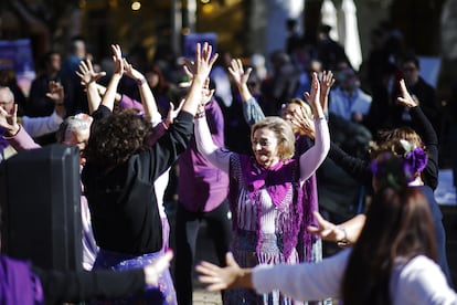 Concentración en Sevilla por el 25-N convocada por la Asamblea Feminista Unitaria Sevilla. 