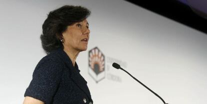 La presidenta del Banco Santander y de Universia, la mayor red de universidades constituida por 1.401 centros acad&eacute;micos de 23 pa&iacute;ses, Ana Bot&iacute;n, ha manifestado hoy que para reducir el paro en Espa&ntilde;a es necesario invertir en la formaci&oacute;n de los espa&ntilde;oles, durante su intervenci&oacute;n en la XVI Junta General de Accionistas de Universia, celebrada en C&oacute;rdoba.