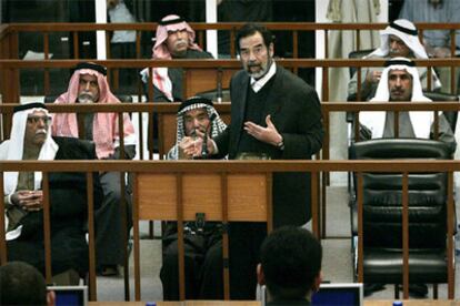 El ex presidente iraquí, Sadam Husein, declara esta mañana en su juicio en Bagdad.