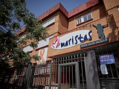 300721.- Fachada del colegio Maristas de Granada. Foto: Fermín Rodríguez