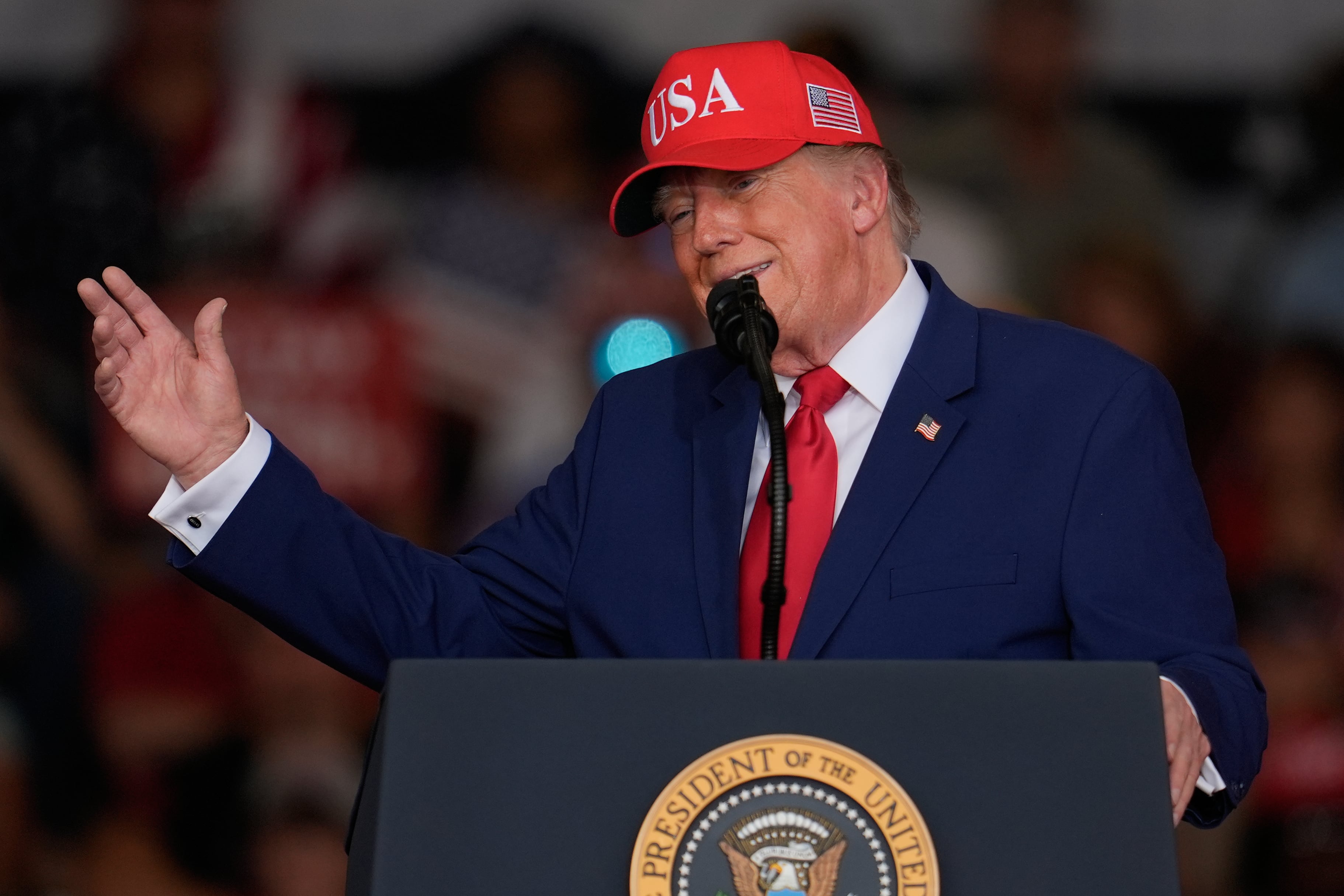 Trump suspende temporalmente sanciones contra Rusia por “interés nacional”