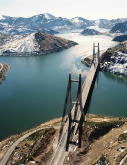 Puente Fern&aacute;ndez Casado, en el trazado de la AP-66 (Aucalsa), que opera It&iacute;nere.