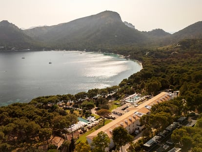 Vista del cabo de Formentor desde el hotel, que aparece en primer plano como una línea blanca, tal y como se ha apreciado desde la distancia desde su inauguración en 1929.