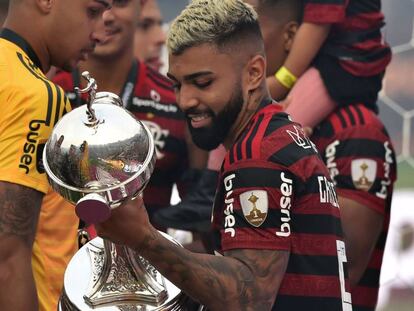 Gabriel Barbosa, con la Copa Libertadores.