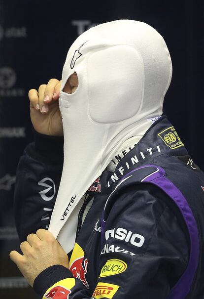 Sebastian Vettel se prepara antes de los entrenamientos.