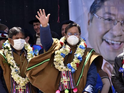 Luis Arce, presidente electo de Bolivia, celebra su victoria en un mitin en El Alto.