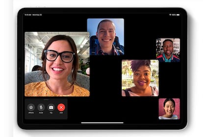 Facetime es la app de videollamadas de Apple y su utilización se circunscribe a los dispositivos de la compañía: tanto iPhone como iPad, iPod Touch o Mac, y nos permite disfrutar de chats de vídeo grupales para hasta 32 personas así que si vais a ser muchos, id preparando una buena pantalla para verlos a todos, Un iPad Pro de 12,9 pulgadas sería perfecto.