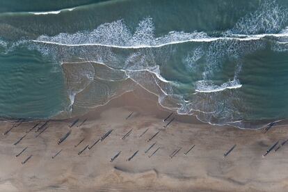Las olas, arena y el color de Doñas, el ambiente propicio para inspirar la película 'La isla mínima'