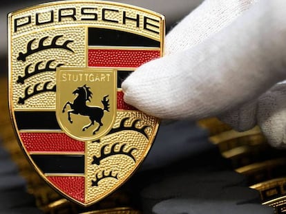 Logo de la marca de lujo Porsche.