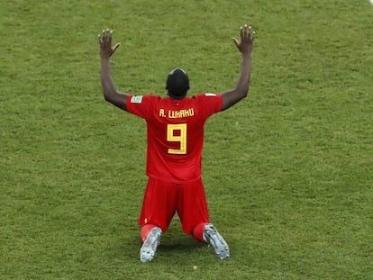 Lukaku comemora vitória da Bélgica sobre o Japão nas oitavas.