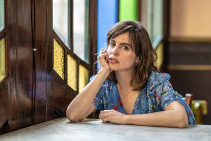 La actriz Verónica Echegui posa en el set de rodaje de la película 'La ofrenda', en 2019.
