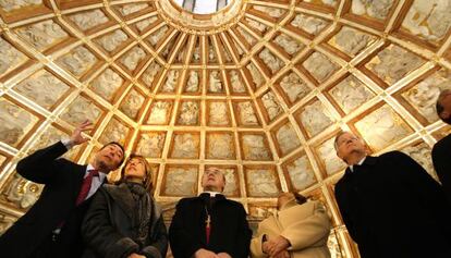 Visita oficial a un templo rehabilitado por la fundaci&oacute;n La Luz de las Im&aacute;genes, en 2009. 