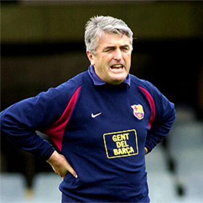 Radomir Antic da instrucciones a sus jugadores durante un entrenamiento.