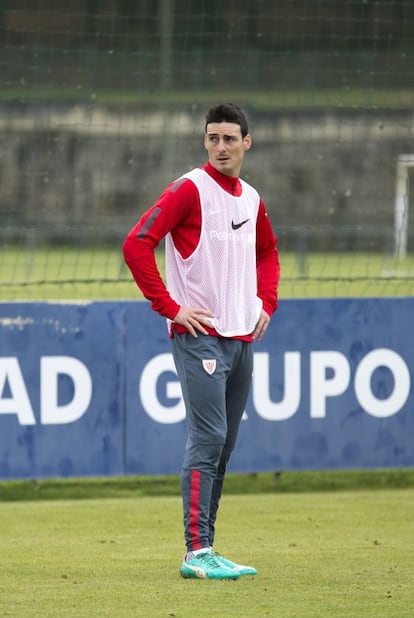 Aritz Aduriz, en un entrenamiento del Athletic en Lezama.