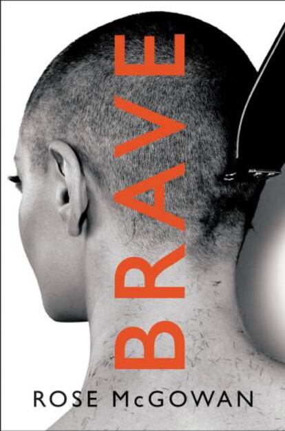 Portada de 'Brave', memorias de la actriz Rose McGowan.