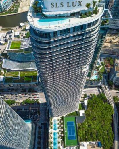 SLS Lux,  rascacielos de 57 pisos en el distrito de Brickell del Gran Centro de Miami.