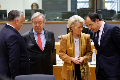 La presidenta de la Comisión Europea, Ursula von der Leyen, junto al presidente de Chipre, Nikos Anastasiades, el secretario general de la ONU, Antonio Guterres y el primer ministro de Hungría, Viktor Orban, en Bruselas