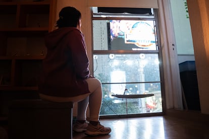 Habitantes del edificio Citaltepe, mantienen las cortinas cerradas y usan antifaces para poder dormir.