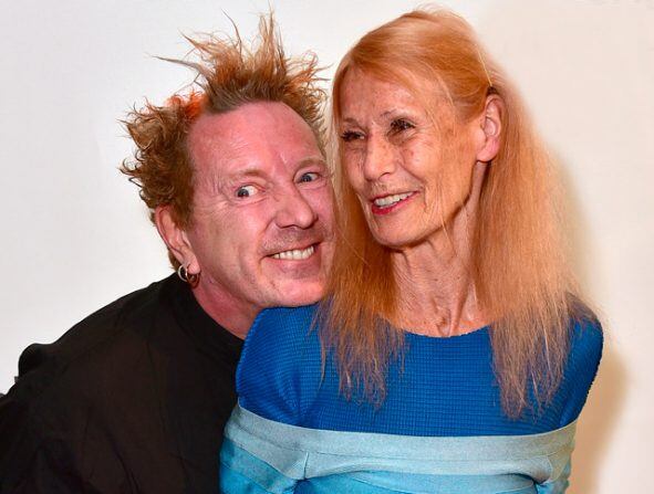 Johnny Rotten y su esposa Nora Forster, aquejada de alzhéimer y a quien dedica la canción 'Hawaii'. 