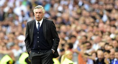 Ancelotti, durante el duelo contra el Valencia en el Bernabéu.