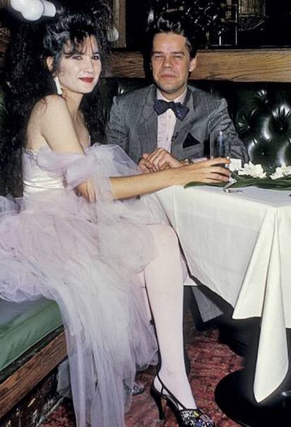 Tama Janowitz, con el músico David Johansen en la presentación de su libro ‘Un caníbal en Manhattan’, en Nueva York.