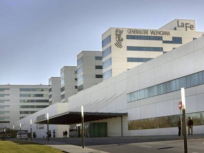 El Hospital La Fe de Valencia, donde est&aacute; ingresada la hija de Majarenas.