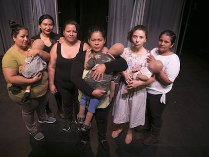 Desde la izquierda, Ruth Henr&iacute;quez, Magali Lemus, Magali Henr&iacute;quez, Evelyn Chileno, Marian Santamar&iacute;a y Wendy Hern&aacute;ndez, elenco de la obra &#039;Si vos no hubieras nacido&#039;.