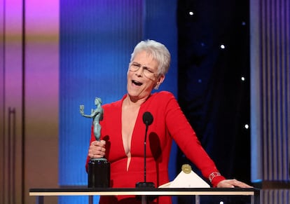 Jamie Lee Curtis, con el galardón a actriz secundaria del sindicato de actores.