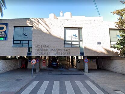 Fachada del Hospital Morales Meseguer, en Murcia.