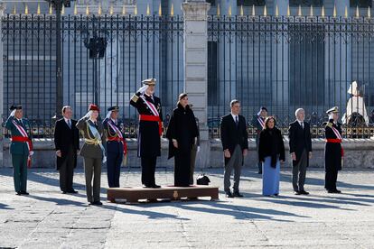 La princesa Leonor, el rey Felipe VI, la reina Letizia, el presidente del Gobierno, Pedro Sánchez, la ministra de Defensa, Margarita Robles, el ministro del Interior, Fernando Grandes-Marlaska, y el jefe de Estado Mayor de la Defensa (Jemad), almirante Teodoro López Calderón, este sábado.
