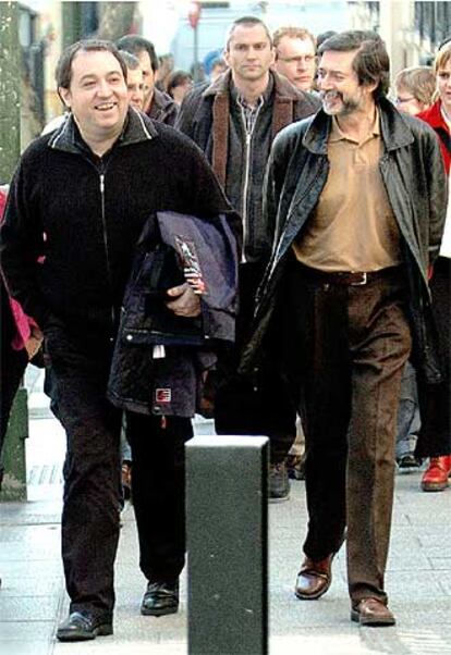 Pernando Barrena (izquierda), Joseba Permach (centro) y Rafael Díez Usabiaga, a su llegada ayer a la Audiencia Nacional.