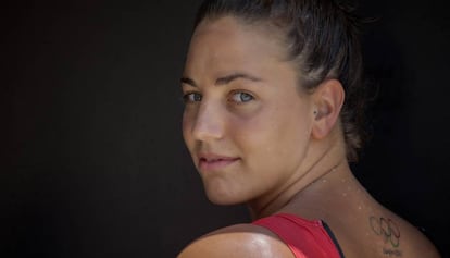 La jugadora de la selecció espanyola a la piscina del CAR de Sant Cugat.