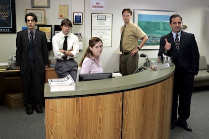 De izquierda a derecha: B.J. Novak, John Krasinski, Jenna Fischer, Rainn Wilson  y Steve Carell en la serie 'The Office'.