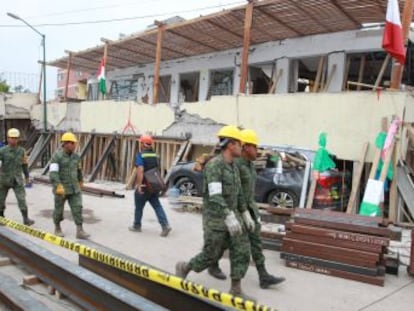 La escuela, en la que murieron 19 niños tras el terremoto en México, está envuelta en la polémica por supuestos permisos falsos y porque la casa de la directora estaba sobre el edificio que colapsó