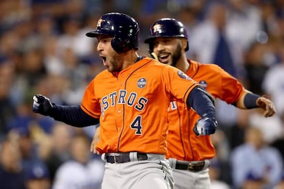 George Spriger celebra el home run, el miércoles en Los Ángeles.