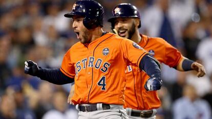 George Spriger celebra el home run, el miércoles en Los Ángeles.