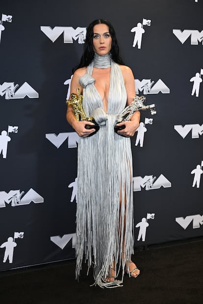 Además de protagonizar una de las grandes actuaciones de la noche, Katy Perry ganó dos galardones: el premio vanguardia Michael Jackson y el reconocimiento a la actuación más icónica de los MTV VMA por su interpretación de 'Roar' en 2013.