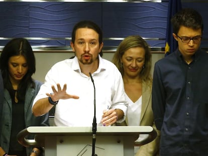 Rueda de prensa de Iglesias tras la entrevista con el Rey, el viernes.