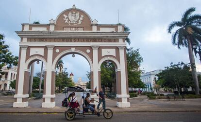 El Arco de Triunfo en la antigua plaza de Armas de Cienfuegos.