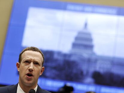 El CEO de Facebook, Mark Zuckerberg, comparece ante el Capitolio de EEUU.